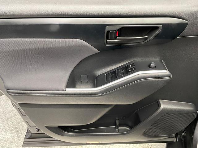 Photo of 2023 Magnetic Gray Toyota Highlander