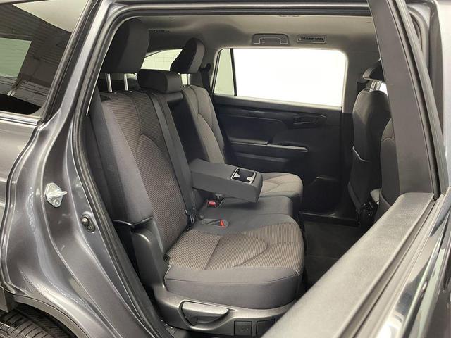 Photo of 2023 Magnetic Gray Toyota Highlander