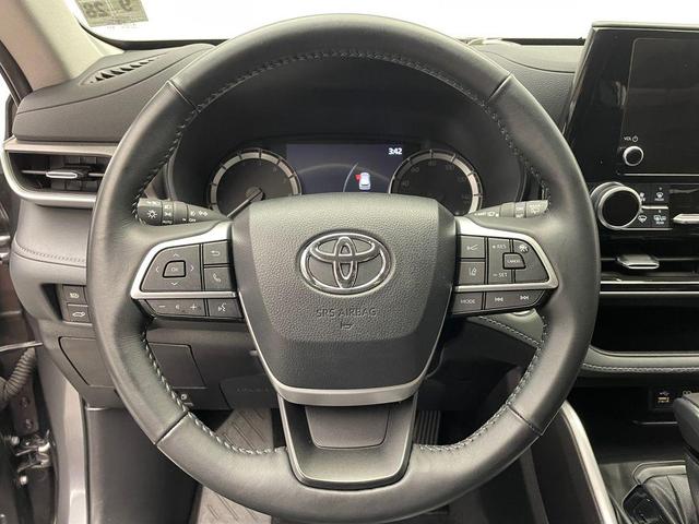 Photo of 2023 Magnetic Gray Toyota Highlander
