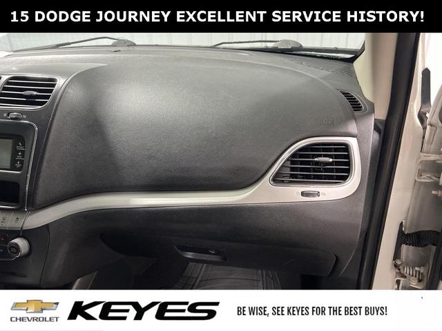 Photo of 2015 White Dodge Journey