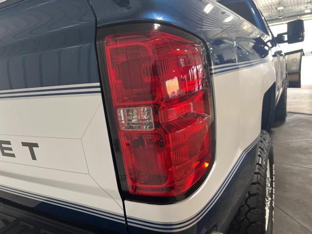 Photo of 2016 Deep Ocean Blue Metallic Chevrolet Silverado 2500