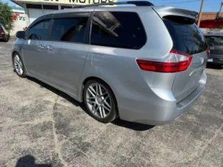 Photo of 2019 Silver Toyota Sienna