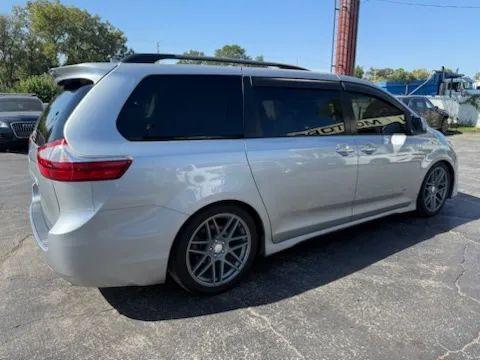 Photo of 2019 Silver Toyota Sienna