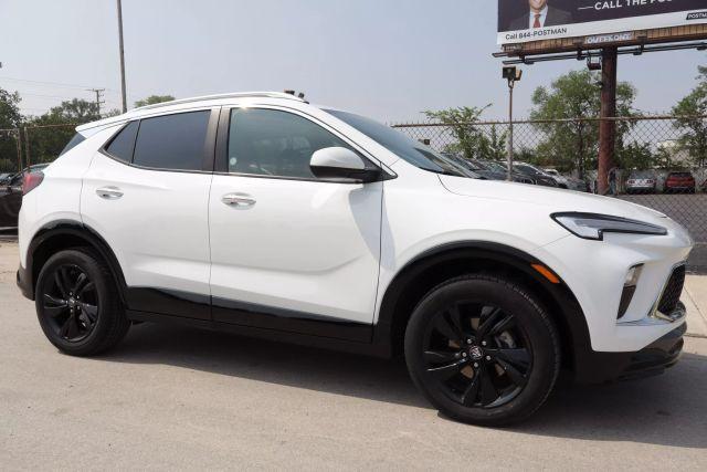Photo of 2024 White Buick Encore GX
