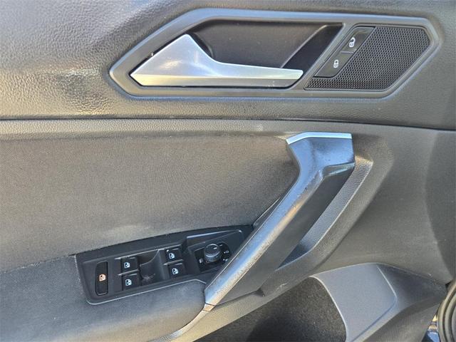 Photo of 2019 Deep Black Pearl Effect Volkswagen Tiguan