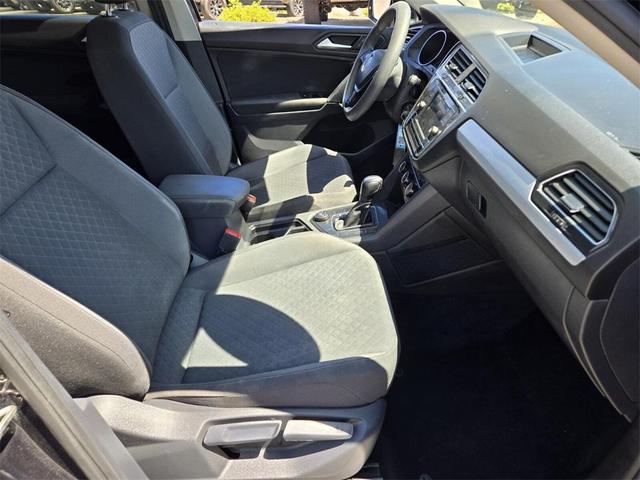 Photo of 2019 Deep Black Pearl Effect Volkswagen Tiguan