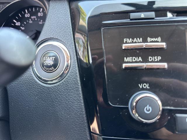 Photo of 2016 Arctic Blue Metallic Nissan Rogue