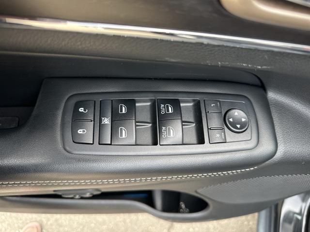 Photo of 2014 Brilliant Black Crystal Pearlcoat Jeep Grand Cherokee