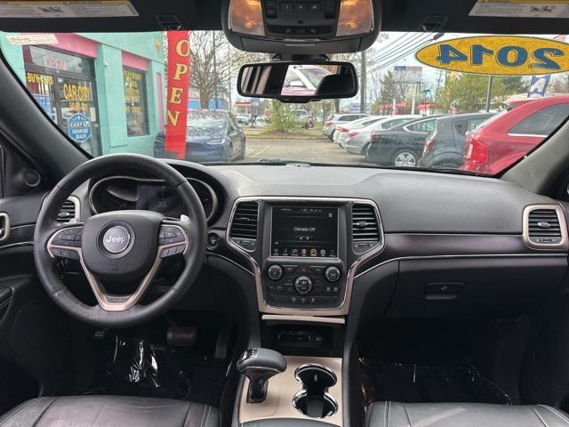 Photo of 2014 Brilliant Black Crystal Pearlcoat Jeep Grand Cherokee