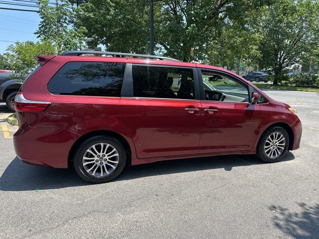 Photo of 2018 Salsa Red Pearl Toyota Sienna
