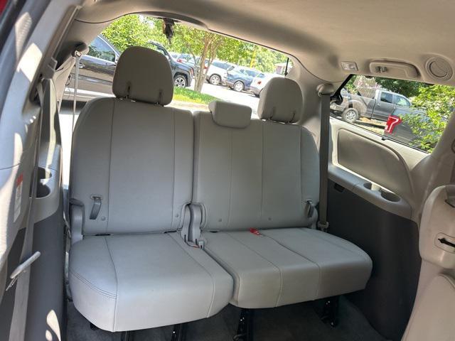 Photo of 2018 Salsa Red Pearl Toyota Sienna