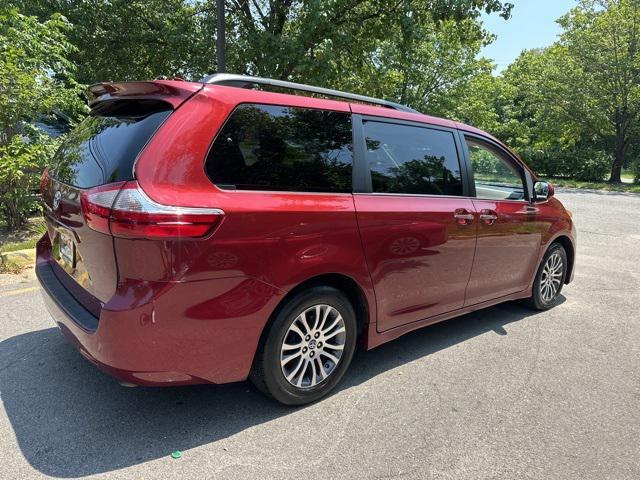 Photo of 2018 Salsa Red Pearl Toyota Sienna