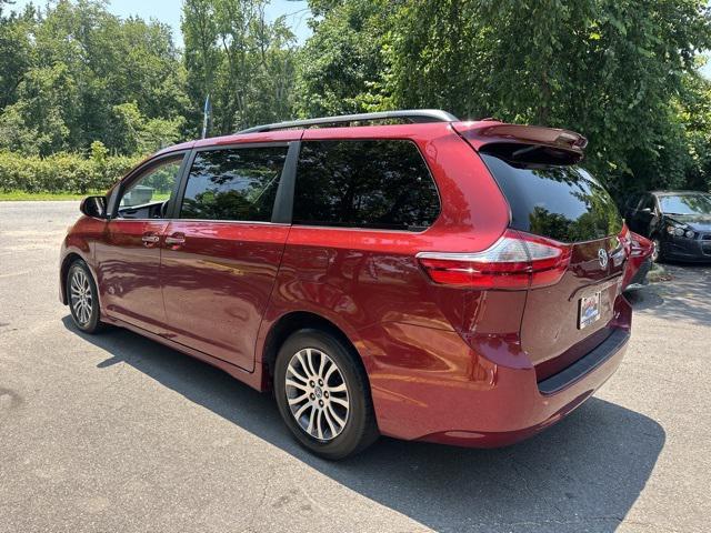 Photo of 2018 Salsa Red Pearl Toyota Sienna