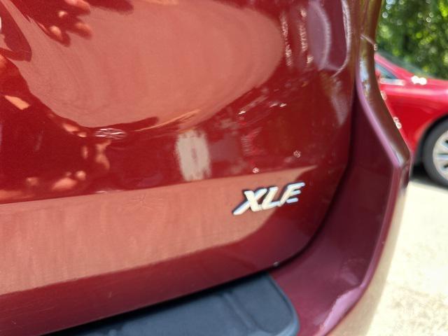 Photo of 2018 Salsa Red Pearl Toyota Sienna