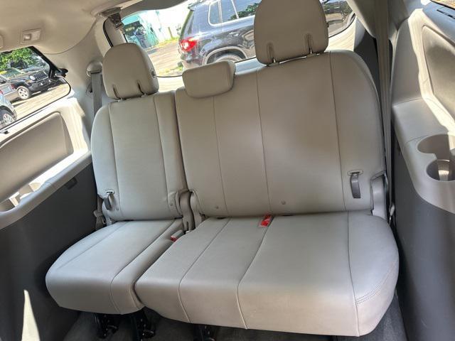Photo of 2018 Salsa Red Pearl Toyota Sienna