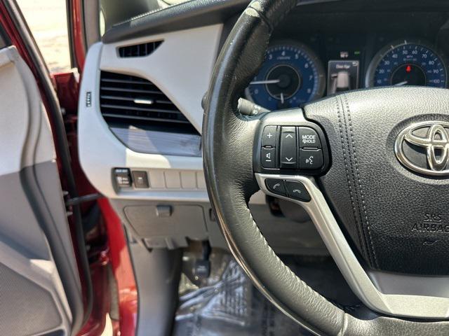 Photo of 2018 Salsa Red Pearl Toyota Sienna