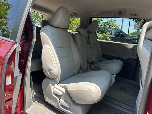 Photo of 2018 Salsa Red Pearl Toyota Sienna
