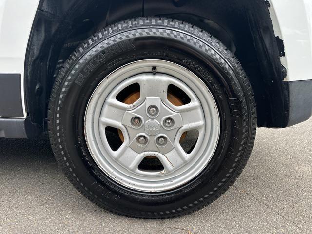 Photo of 2014 Bright White Clearcoat Jeep Patriot