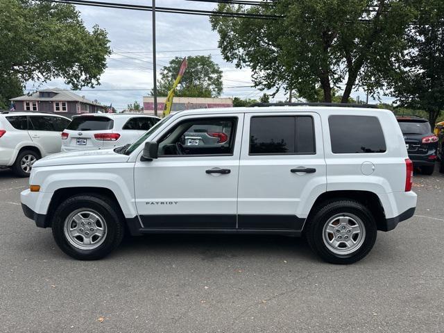Photo of 2014 Bright White Clearcoat Jeep Patriot