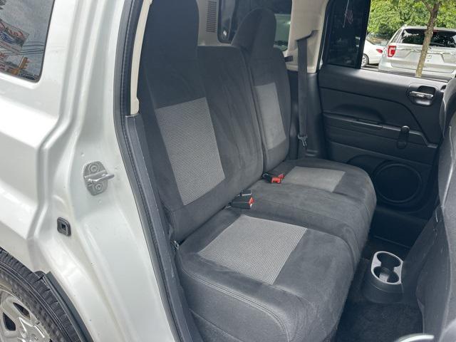 Photo of 2014 Bright White Clearcoat Jeep Patriot