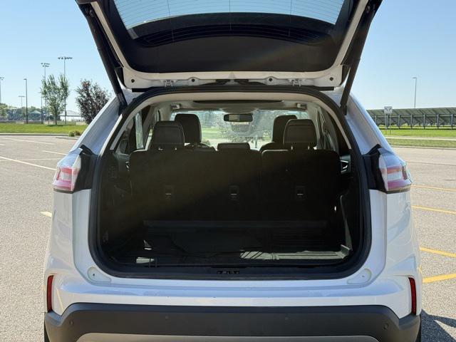 Photo of 2020 Star White Metallic Tri-Coat Ford Edge
