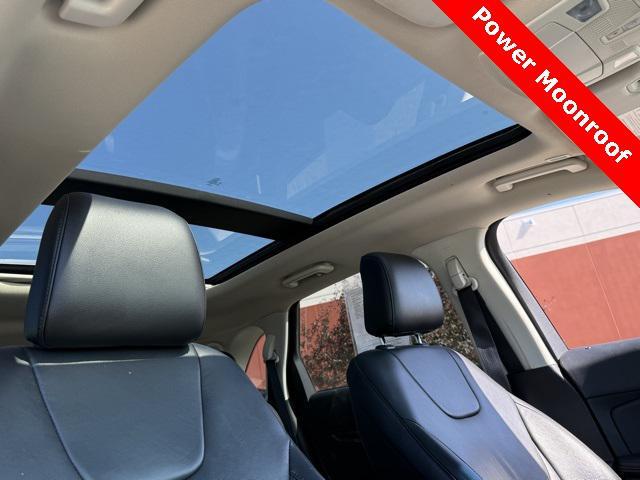 Photo of 2020 Star White Metallic Tri-Coat Ford Edge