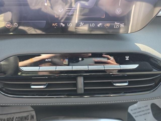 Photo of 2025 Summit White Buick Enclave