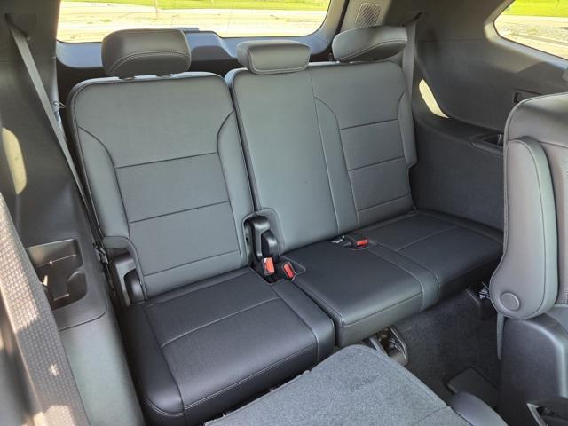 Photo of 2025 Summit White Buick Enclave