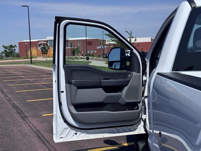 Photo of 2023 Oxford White Ford F-350