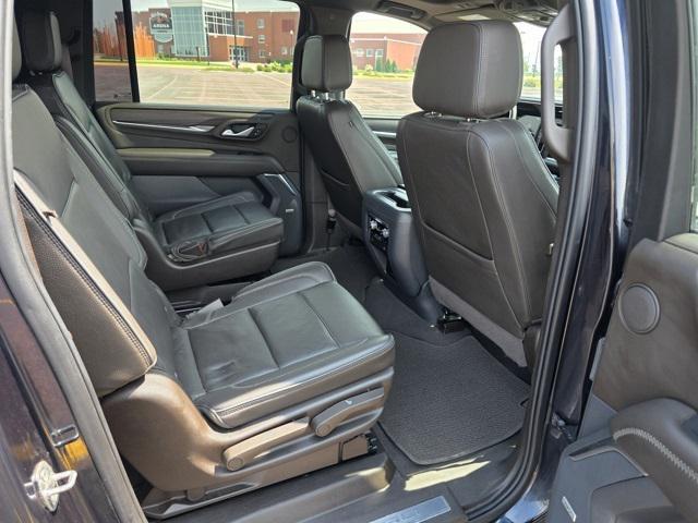 Photo of 2022 Midnight Blue Metallic GMC Yukon XL