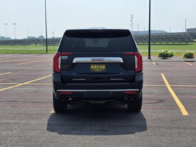 Photo of 2022 Midnight Blue Metallic GMC Yukon XL