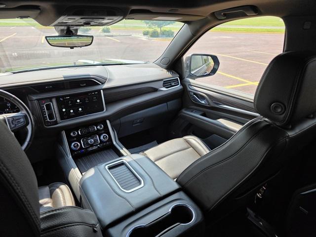 Photo of 2022 Midnight Blue Metallic GMC Yukon XL