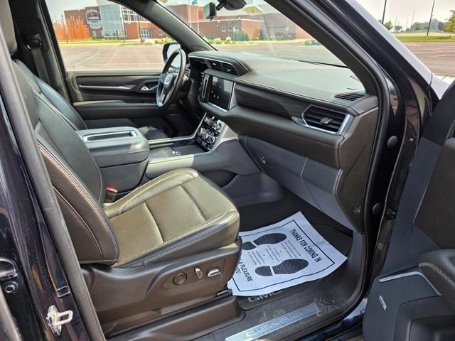 Photo of 2022 Midnight Blue Metallic GMC Yukon XL