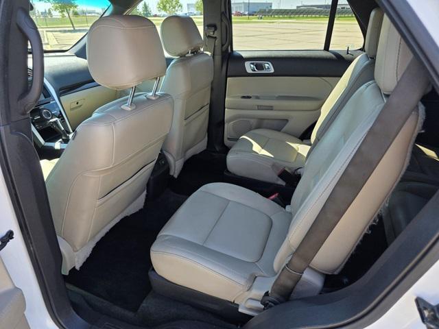 Photo of 2015 White Platinum Metallic Tri-Coat Ford Explorer
