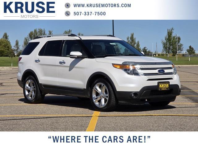Photo of 2015 White Platinum Metallic Tri-Coat Ford Explorer