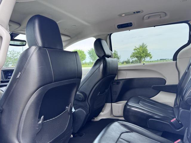 Photo of 2020 Bright White Clearcoat Chrysler Voyager