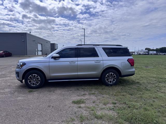Photo of 2022 Iconic Silver Metallic Ford Expedition Max