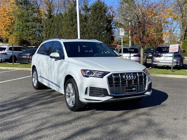 Photo of 2022 Glacier White Metallic Audi Q7