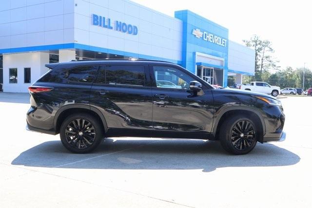 Photo of 2024 Black Toyota Highlander