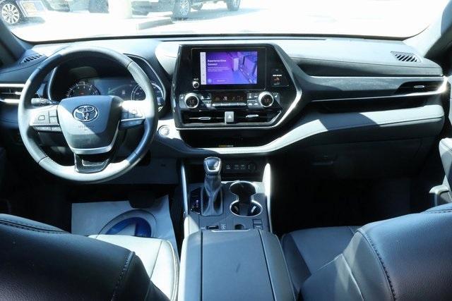 Photo of 2024 Black Toyota Highlander