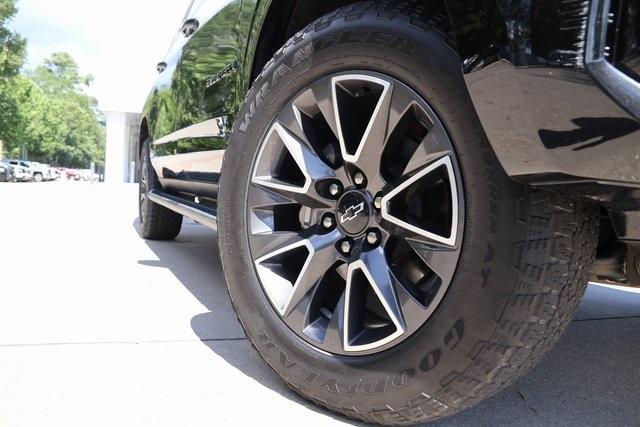 Photo of 2022 Black Chevrolet Suburban