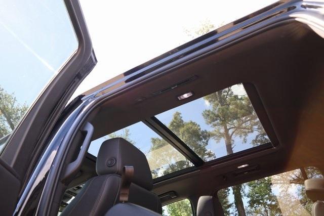 Photo of 2022 Black Chevrolet Suburban