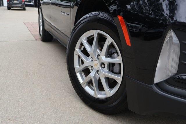 Photo of 2023 Mosaic Black Metallic Chevrolet Equinox