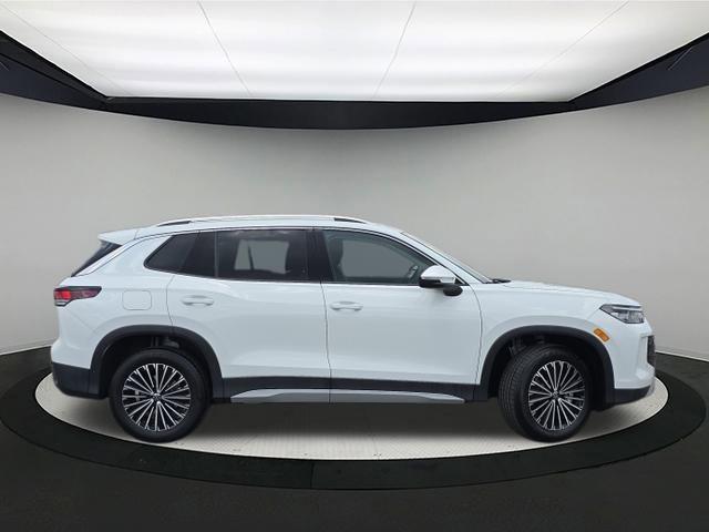 Photo of 2025 Pure White Volkswagen Tiguan