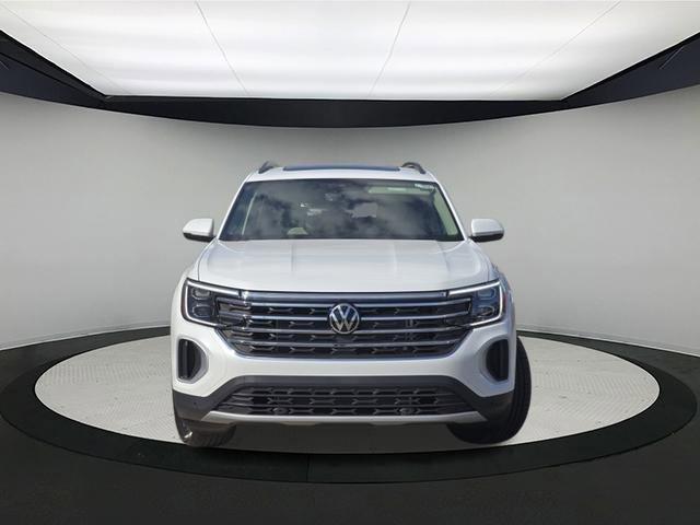 Photo of 2026 Opal White Pearl Volkswagen Atlas