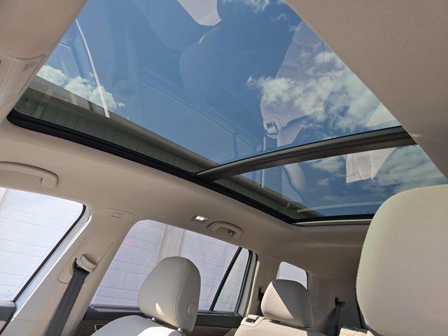 Photo of 2026 Opal White Pearl Volkswagen Atlas