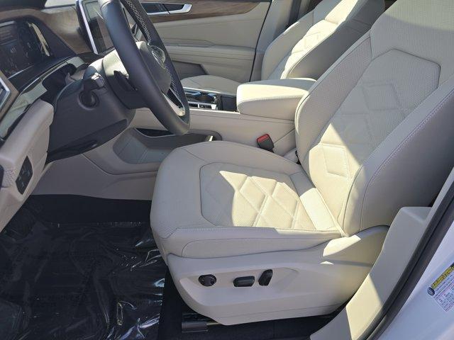 Photo of 2026 Opal White Pearl Volkswagen Atlas
