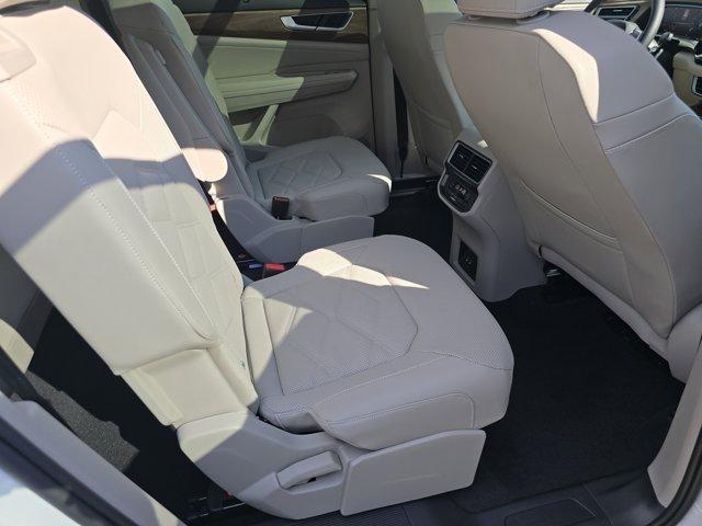 Photo of 2026 Opal White Pearl Volkswagen Atlas