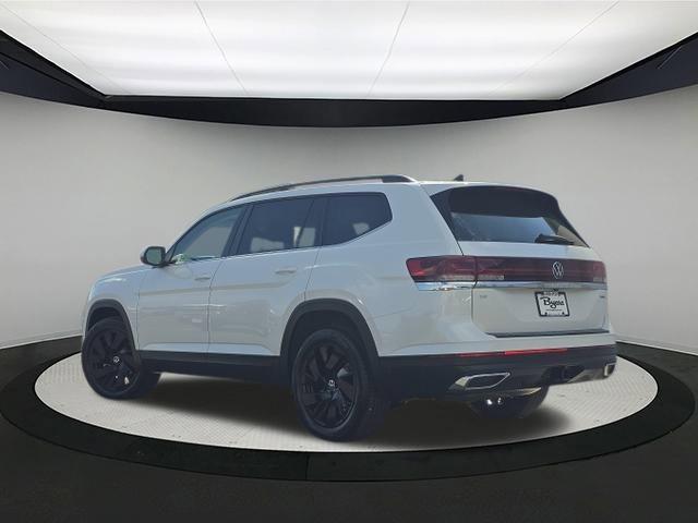 Photo of 2026 Opal White Pearl Volkswagen Atlas