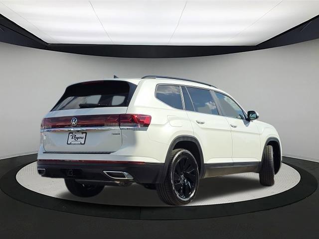 Photo of 2026 Opal White Pearl Volkswagen Atlas